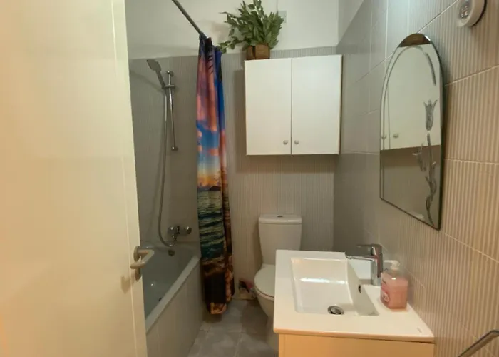 Sunny 2br In Near Beaches,protaras!