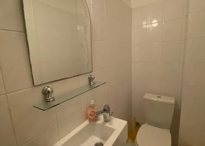 Sunny 2br In Near Beaches,protaras!