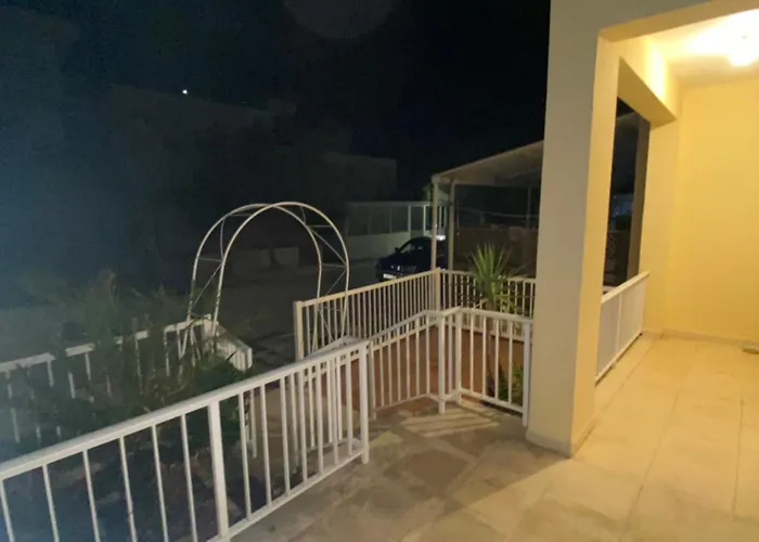 Sunny 2br In Near Beaches,protaras! Paralímni