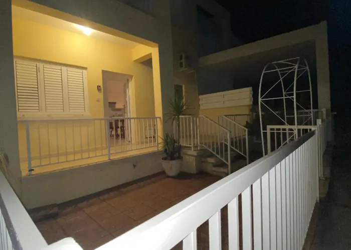 Sunny 2br In Near Beaches,protaras!