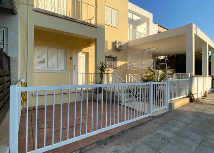 Sunny 2br In Near Beaches,protaras! Hébergement de vacances