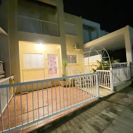 Sunny 2br In Near Beaches,protaras! Casa de Férias Paralimni