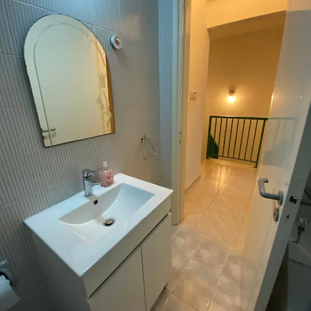 Sunny 2br In Near Beaches,protaras!