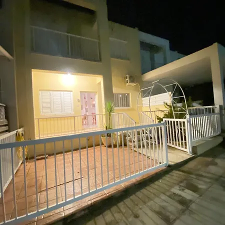 Sunny 2br In Near Beaches,protaras! *