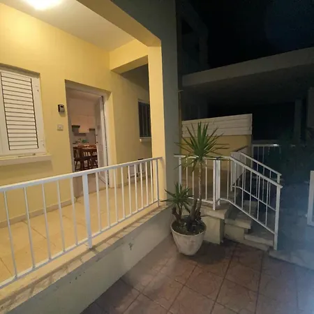 Sunny 2br In Near Beaches,protaras! Casa de Férias