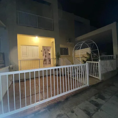 Casa de Férias Sunny 2br In Near Beaches,protaras! *