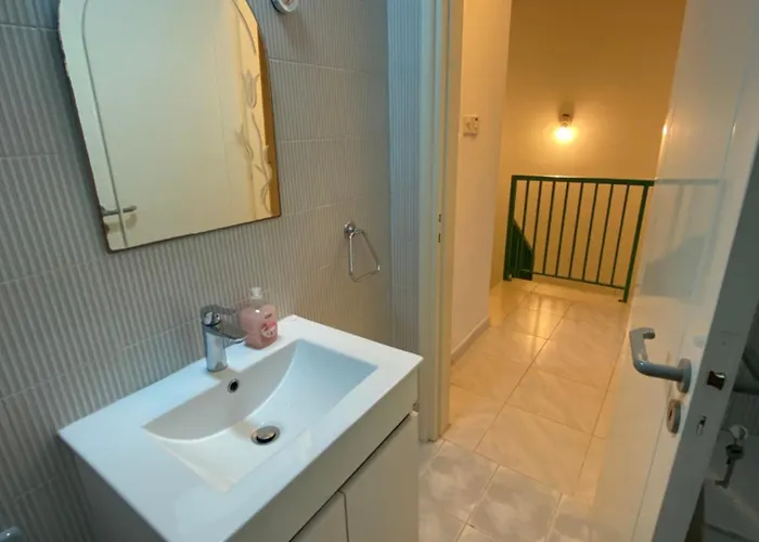 Sunny 2br In Near Beaches,protaras!