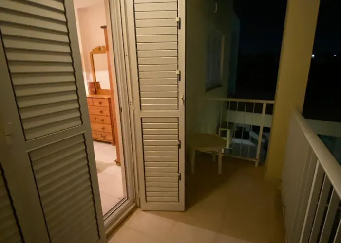 Sunny 2br In Near Beaches,protaras! *