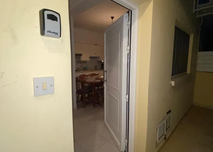 Sunny 2br In Near Beaches,protaras!